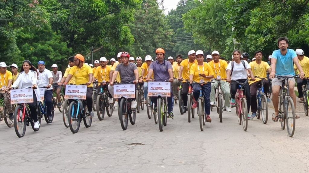 Sunday For Cycle : BHU परिसर में मंत्री डॉ. मनसुख मांडविया ने चलाई साइकिल, युवाओं को नशा मुक्ति और फिटनेस का दिया ये खास संदेश Sunday For Cycle : BHU परिसर में मंत्री डॉ. मनसुख मांडविया ने चलाई साइकिल, युवाओं को नशा मुक्ति और फिटनेस का दिया ये खास संदेश Sunday For Cycle : BHU परिसर में मंत्री डॉ. मनसुख मांडविया ने चलाई साइकिल, युवाओं को नशा मुक्ति और फिटनेस का दिया ये खास संदेश