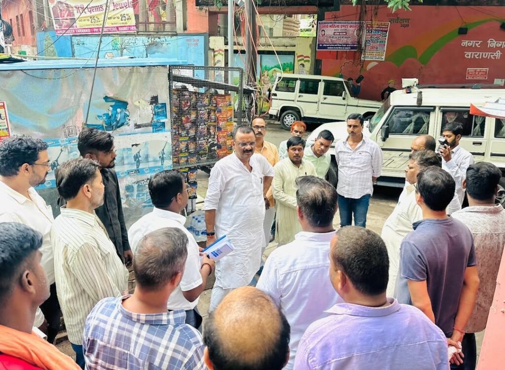 Mayor ने किया पिशाच मोचन व पुष्कर तालाब का निरीक्षण, सौंदर्यीकरण व मरम्मत के दिए निर्देश Mayor