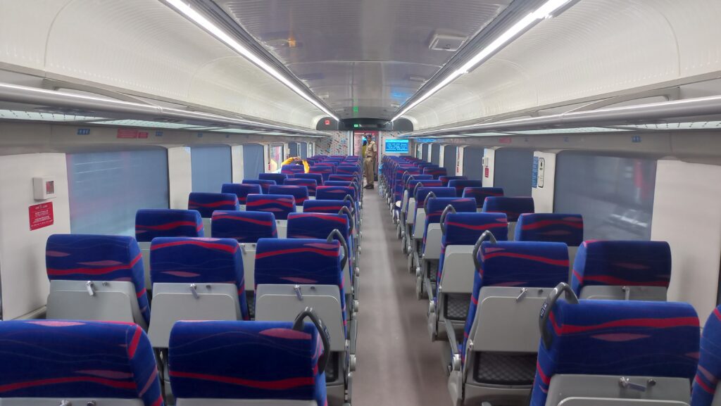 Vande Bharat Express का रूट बढ़ा: 27 अगस्त से अयोध्या से होकर वाराणसी तक चलेगी, हापुड़ को भी मिला ठहराव Vande Bharat Express