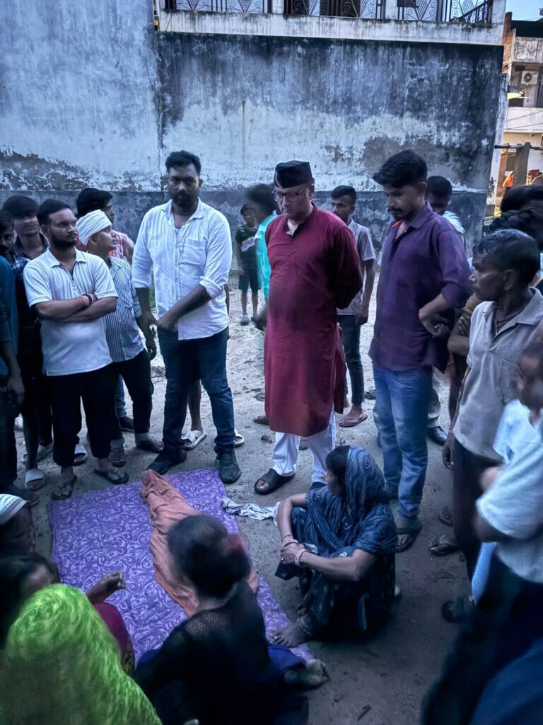 निर्माणाधीन Apartment के गड्ढे में गिरा 7 साल का मासूम, दर्दनाक मौत से इलाके में मचा कोहराम निर्माणाधीन Apartment के गड्ढे में गिरा 7 साल का मासूम, दर्दनाक मौत से इलाके में मचा कोहराम निर्माणाधीन Apartment के गड्ढे में गिरा 7 साल का मासूम, दर्दनाक मौत से इलाके में मचा कोहराम