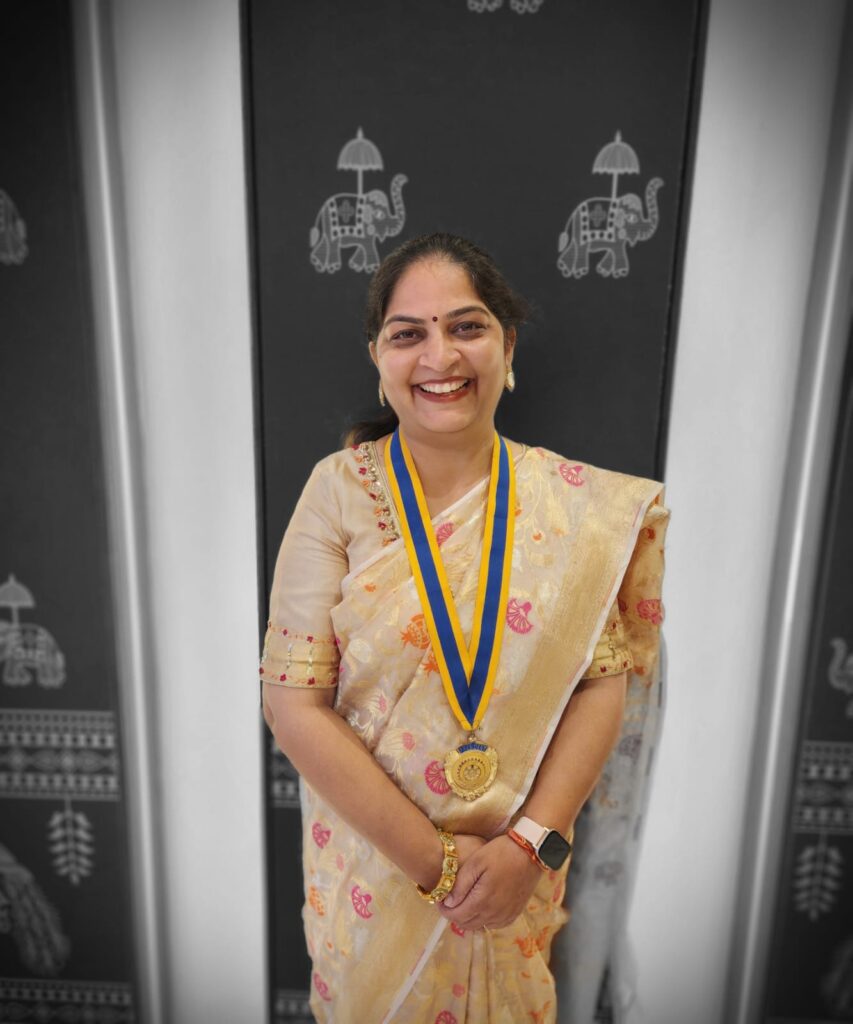 रुचि भार्गव बनीं Rotary Club ऑफ़ वाराणसी नॉर्थ की अध्यक्ष, "हरित काशी" को बनाया सेवा का लक्ष्य रुचि भार्गव बनीं Rotary Club ऑफ़ वाराणसी नॉर्थ की अध्यक्ष, "हरित काशी" को बनाया सेवा का लक्ष्य रुचि भार्गव बनीं Rotary Club ऑफ़ वाराणसी नॉर्थ की अध्यक्ष, "हरित काशी" को बनाया सेवा का लक्ष्य