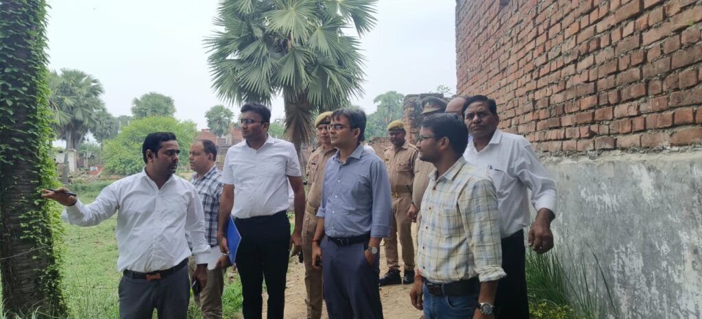 DM सत्येंद्र कुमार ने बाढ़ से संभावित क्षेत्रों का किया निरीक्षण, दिए राहत और बचाव के कड़े निर्देश DM