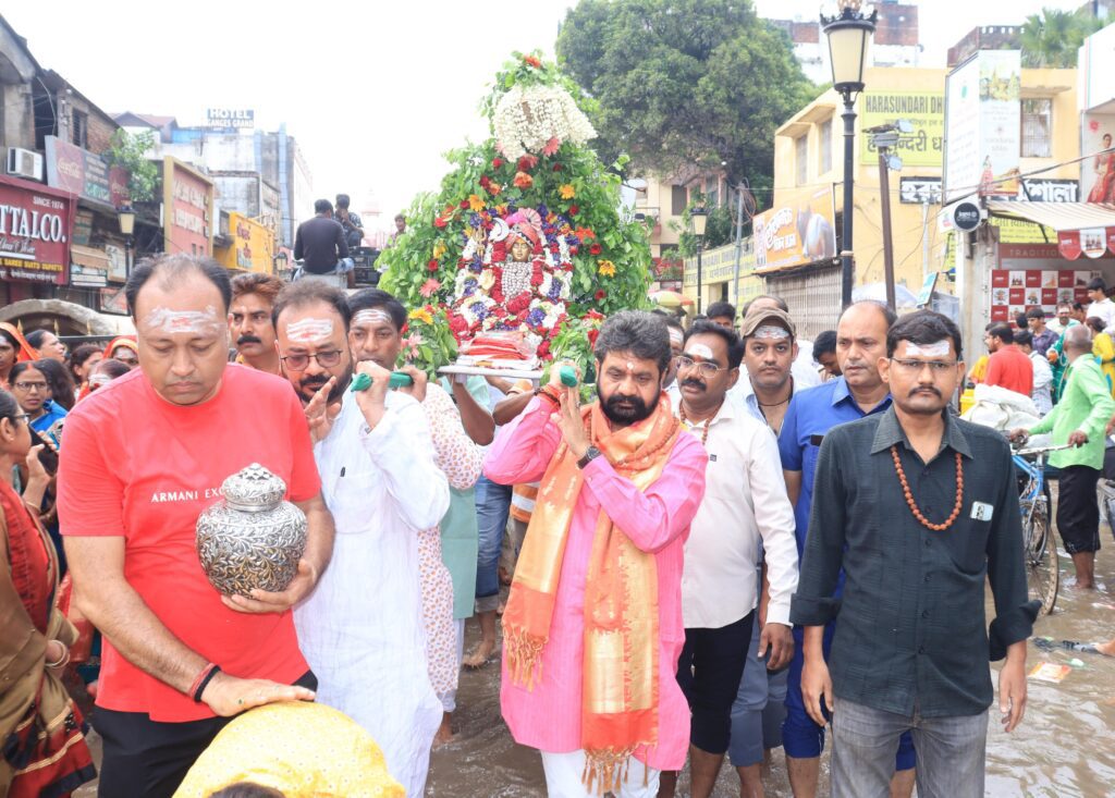 Kashi में भक्ति, अध्यात्म और सनातन परंपराओं की भव्य झलक,501 कलशों के साथ निकली कांवड़ यात्रा Kashi
