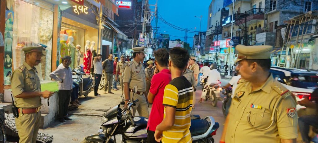 Police Checking : थाना प्रभारी की अगुवाई में पैदल गश्त और सघन चेकिंग अभियान, असामाजिक तत्वों में मचा हड़कंप Police Checking