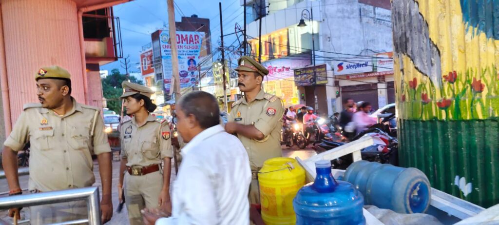 Police Checking : थाना प्रभारी की अगुवाई में पैदल गश्त और सघन चेकिंग अभियान, असामाजिक तत्वों में मचा हड़कंप Police Checking