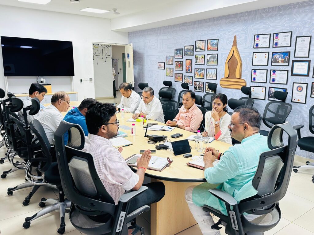 Nagar Nigam : सावन में कांवरियों की सुविधा के लिए नगर निगम सतर्क,महापौर अशोक तिवारी ने दी सफाई व्यवस्था दुरुस्त रखने के निर्देश Nagar Nigam