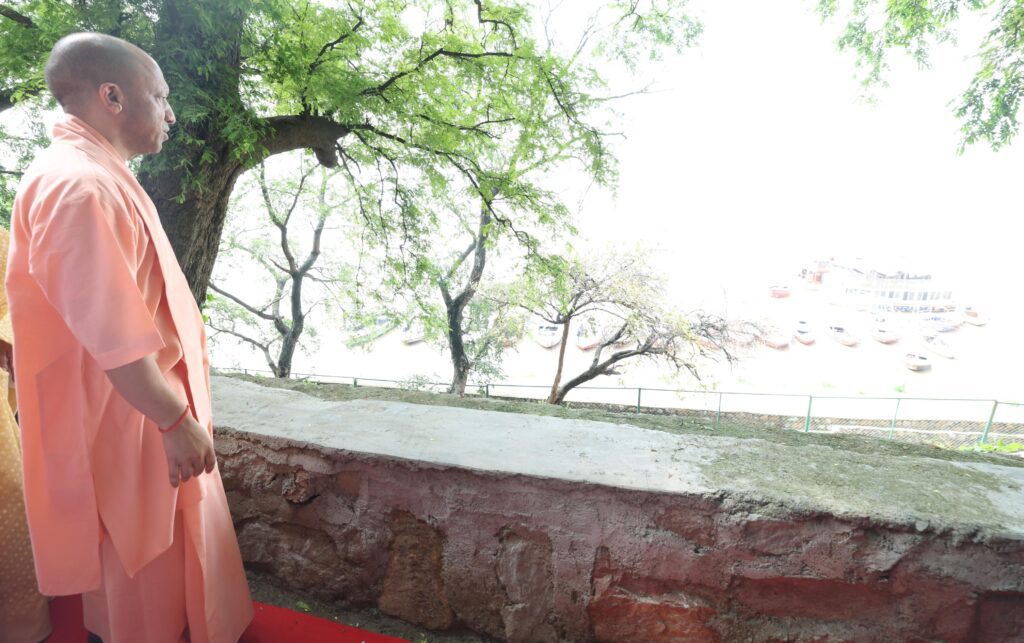CM Yogi बने शिक्षक: वसंत महिला महाविद्यालय में पर्यावरण संरक्षण का पाठ, मंत्री बने विद्यार्थी CM Yogi