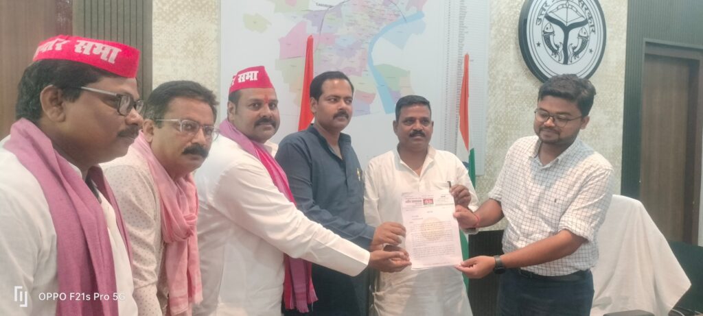 कैंट-लहरतारा Night Market हटाने पर बवाल: समाजवादी व्यापार सभा ने उठाई पुनर्वास और मुआवजे की मांग Night Market