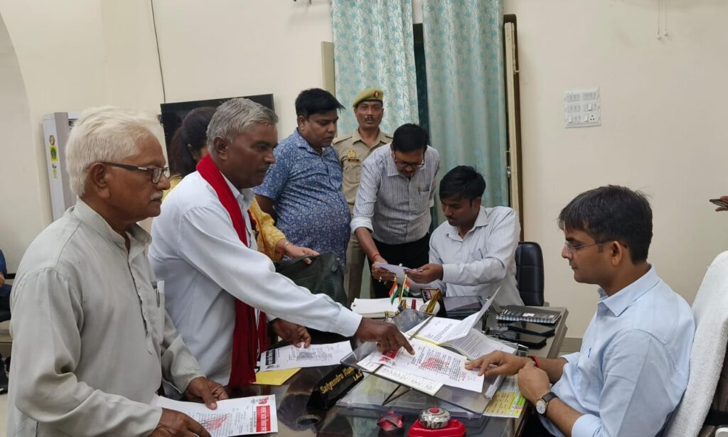 DM सत्येन्द्र कुमार का जनता दर्शन: समस्याएं सुनीं, अफसरों को दिए समयबद्ध समाधान के निर्देश DM सत्येन्द्र कुमार का जनता दर्शन: समस्याएं सुनीं, अफसरों को दिए समयबद्ध समाधान के निर्देश DM सत्येन्द्र कुमार का जनता दर्शन: समस्याएं सुनीं, अफसरों को दिए समयबद्ध समाधान के निर्देश