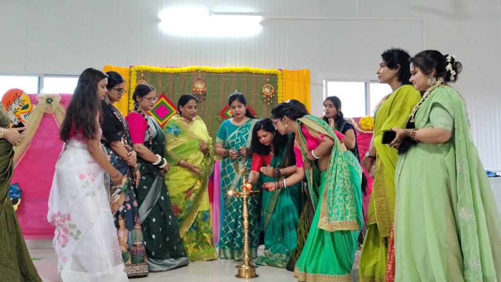 Hariyali Teej: वनिता इंस्टिट्यूट में धूमधाम से मना हरियाली तीज महोत्सव,रंगारंग प्रस्तुतियों ने मोहा मन Hariyali Teej