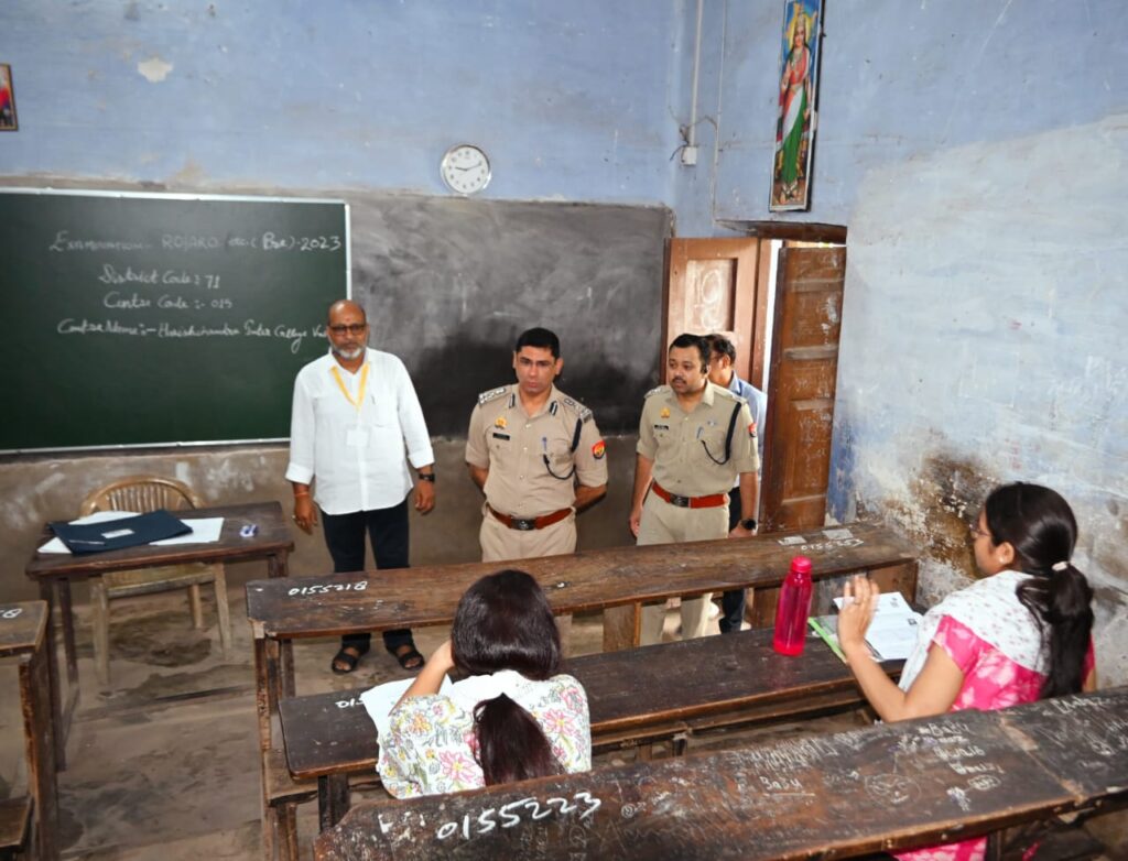 RO/ARO Exam 2023 से पहले वाराणसी में सख्ती,शिवहरी मीना ने किया परीक्षा केंद्रों का अचानक दौरा Exam