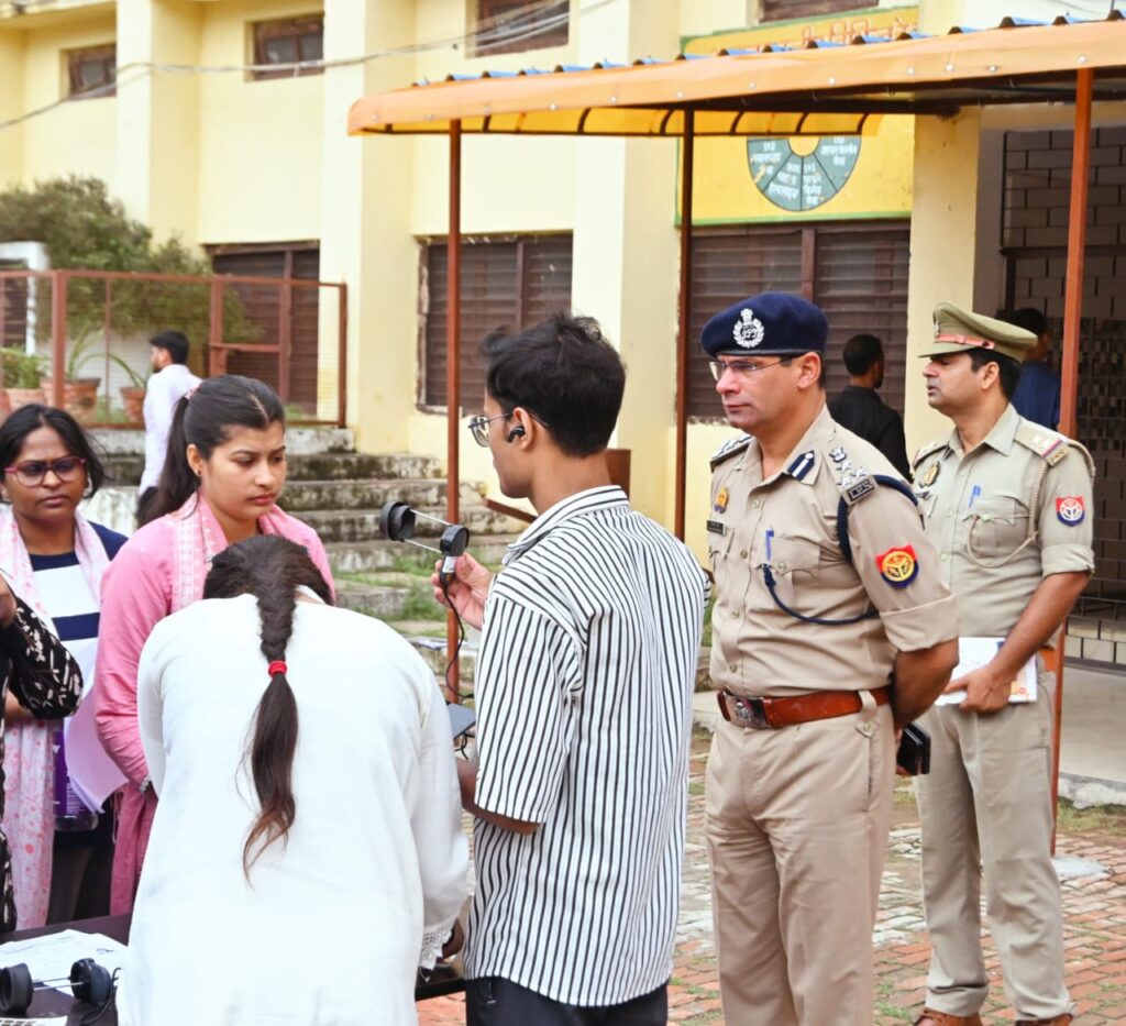 RO/ARO Exam 2023 से पहले वाराणसी में सख्ती,शिवहरी मीना ने किया परीक्षा केंद्रों का अचानक दौरा Exam