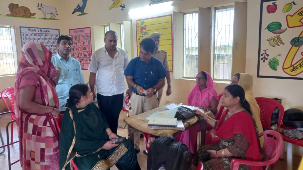 सेवापुरी में Gram Chaupal का आयोजन: हरिभानपुर और ऊपरवार गांवों में 400 से अधिक ग्रामीणों को मिला लाभ Gram Chaupal