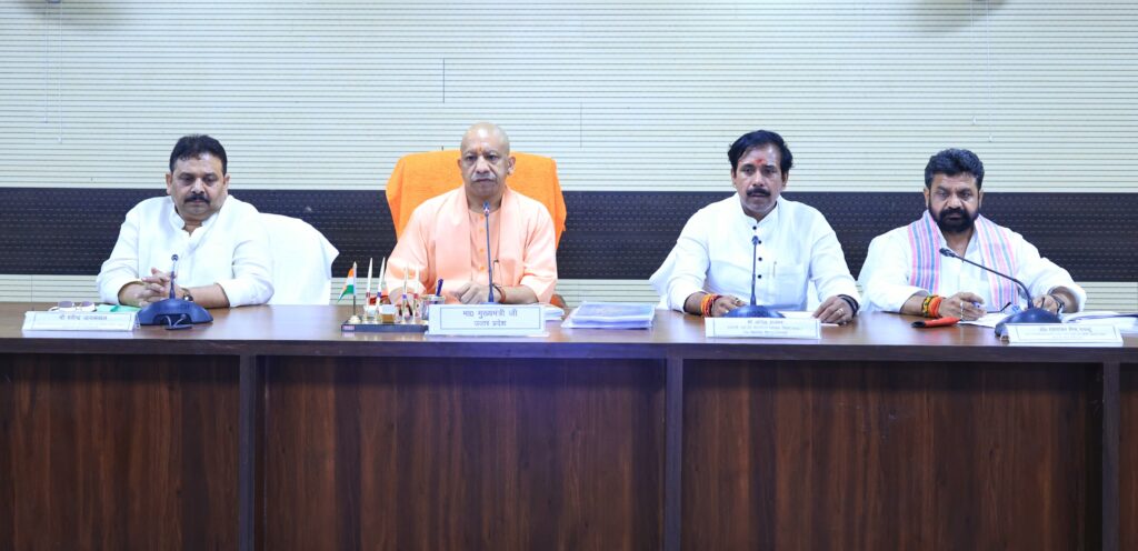 CM Yogi बोले: योजनाएं फाइलों तक नहीं सीमित, जमीनी क्रियान्वयन हमारी प्राथमिकता CM Yogi