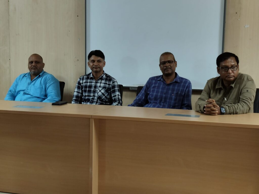 MGKVP Seminar : हिंदी विभाग में आयोजित गोष्ठी में भाषा, साहित्य व समाज के विभिन्न पहलुओं पर हुआ गहन विमर्श Seminar