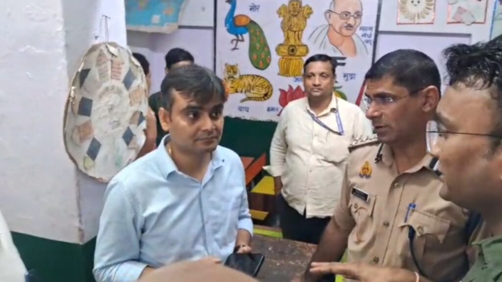 Relief Posts : काशी में गंगा के बाद अब वरुणा भी उफान पर, निचले इलाकों में जलभराव, प्रशासन ने शुरू की राहत चौकियां Relief Posts