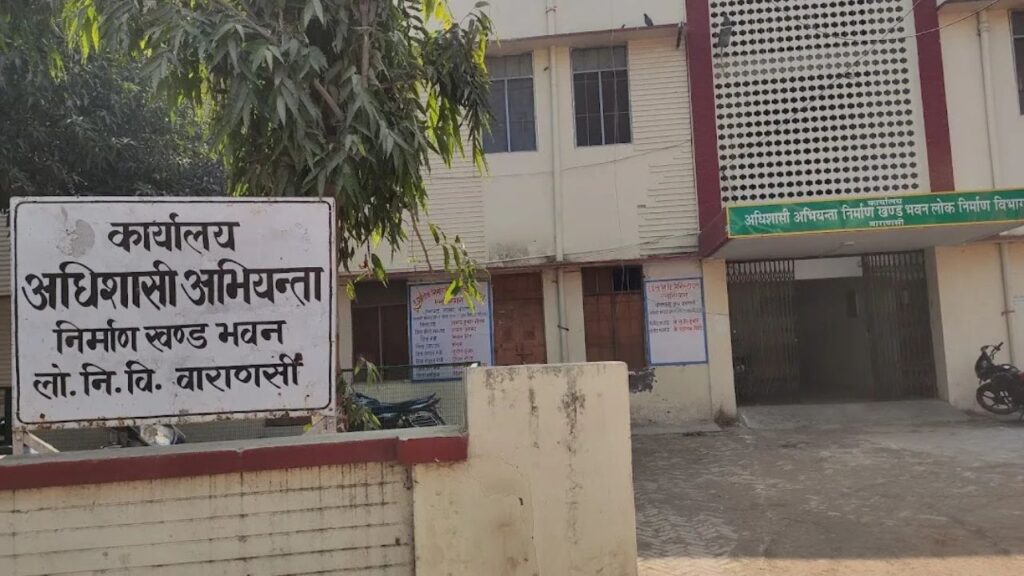 PWD : सर्किट हाउस के पास लाट शाही मजार के आसपास अवैध कब्जों पर चला बुलडोजर, मचा हड़कंप PWD