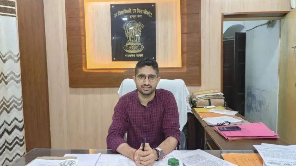 Varanasi CDO : खरीफ 2025 से पहले सीडीओ की बड़ी तैयारी, उर्वरक वितरण पर सख्त निगरानी के निर्देश CDO