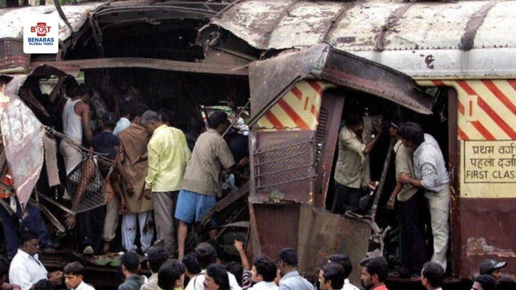 2006 Mumbai Train Blasts: बॉम्बे हाईकोर्ट ने सभी 12 आरोपियों को बरी किया, 19 साल बाद बड़ा फैसला 2006 Mumbai Train Blasts: बॉम्बे हाईकोर्ट ने सभी 12 आरोपियों को बरी किया, 19 साल बाद बड़ा फैसला 2006 Mumbai Train Blasts: बॉम्बे हाईकोर्ट ने सभी 12 आरोपियों को बरी किया, 19 साल बाद बड़ा फैसला