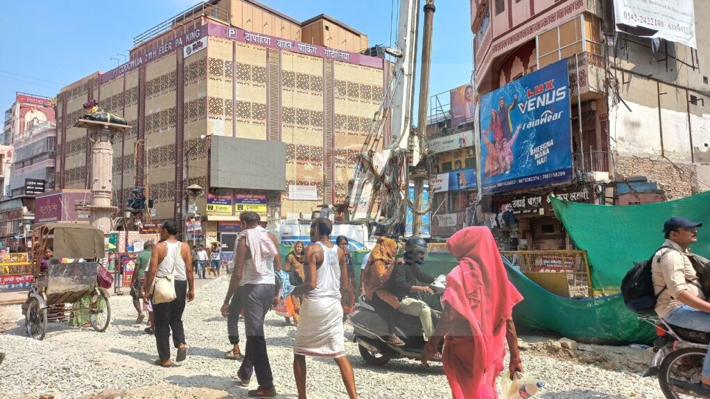 Varanasi Ropeway Project: पर्यटन की उम्मीद बनी रोज़ी-रोटी का संकट, गोदौलिया-लक्सा मार्ग के दुकानदार बेहाल Ropeway Project
