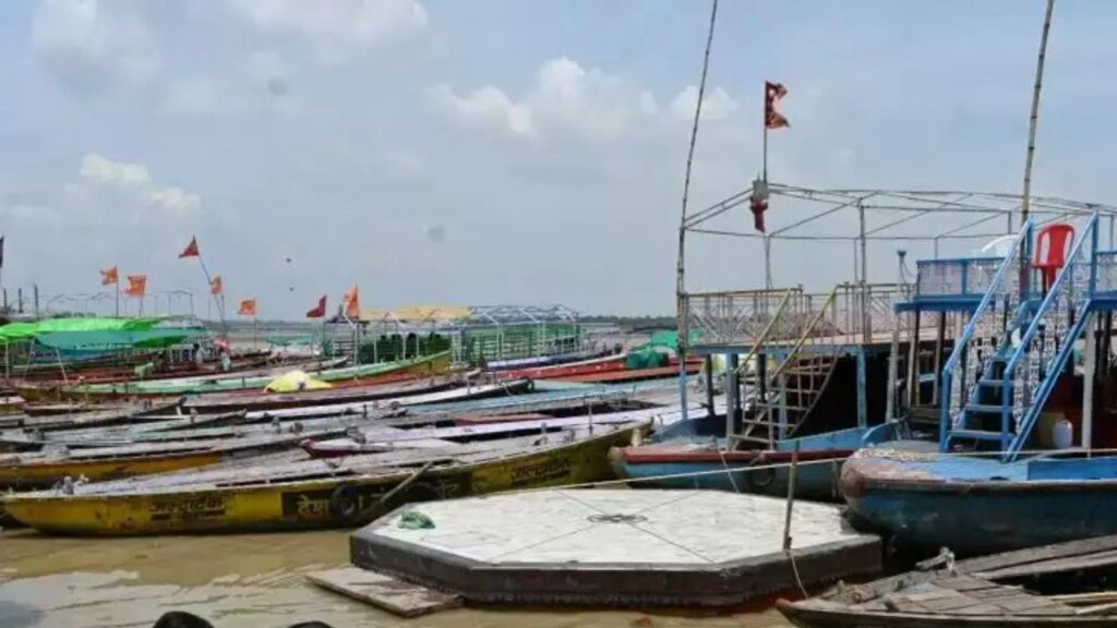 Varanasi Flood : लगातार तेजी से बढ़ रहा गंगा का जलस्तर, वीर्निंग लेवल के करीब पहुंचा पानी, प्रशासन अलर्ट Ganga