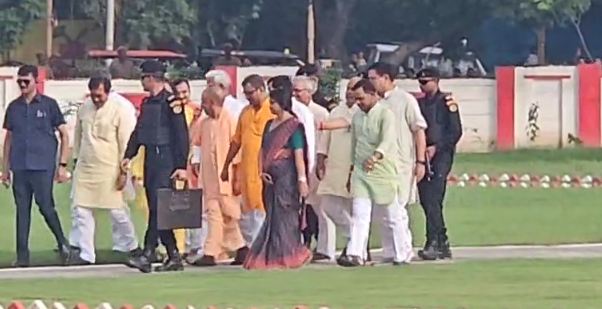 CM Yogi : मुख्यमंत्री 2 दिवसीय दौरे पर पहुंचे काशी, सावन की तैयारियों से लेकर मंदिरों में दर्शन तक रहेगी खास गतिविधियां CM Yogi