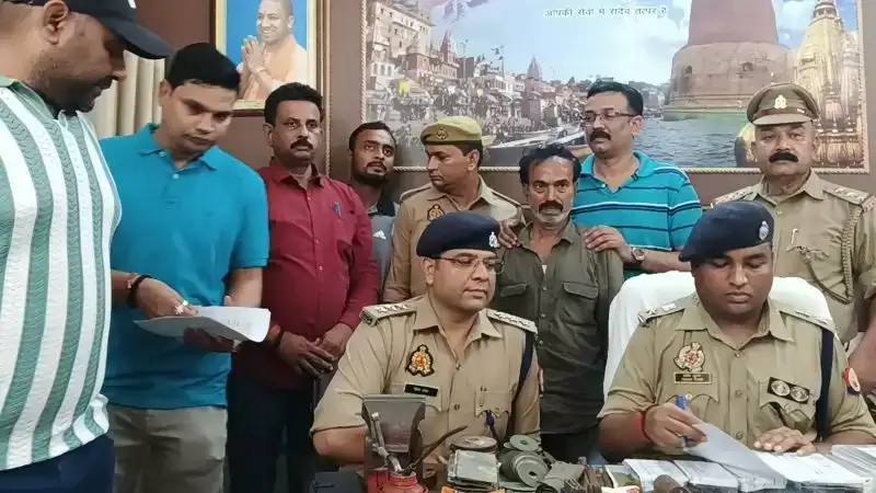 Illegal Arms Factory : कैंट रेलवे स्टेशन से कुख्यात असलहा तस्कर गिरफ्तार, अवैध फैक्ट्री से भारी मात्रा में हथियार बरामद Illegal Arms Factory