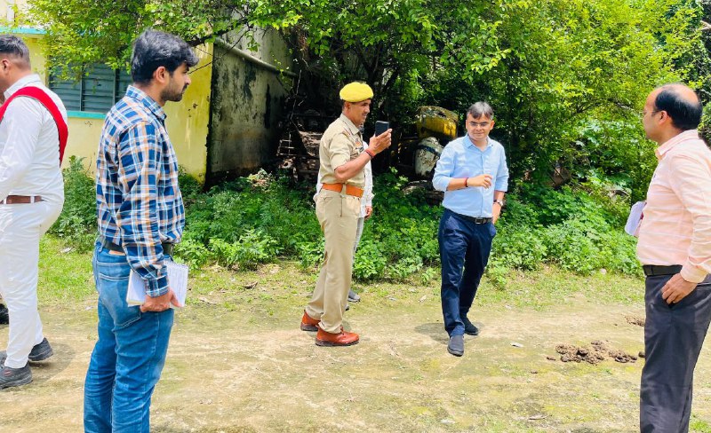 Varanasi : डीएम ने किया कंपोजिट विद्यालय का औचक निरीक्षण, बच्चों से की बातचीत Varanasi : डीएम ने किया कंपोजिट विद्यालय का औचक निरीक्षण, बच्चों से की बातचीत Varanasi : डीएम ने किया कंपोजिट विद्यालय का औचक निरीक्षण, बच्चों से की बातचीत