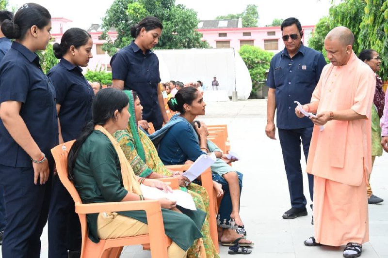 जनता दर्शन : CM Yogi ने सुनी 200 लोगों की समस्याएं, जन समस्याओं के त्वरित निस्तारण के सख्त निर्देश जनता दर्शन : CM Yogi ने सुनी 200 लोगों की समस्याएं, जन समस्याओं के त्वरित निस्तारण के सख्त निर्देश जनता दर्शन : CM Yogi ने सुनी 200 लोगों की समस्याएं, जन समस्याओं के त्वरित निस्तारण के सख्त निर्देश