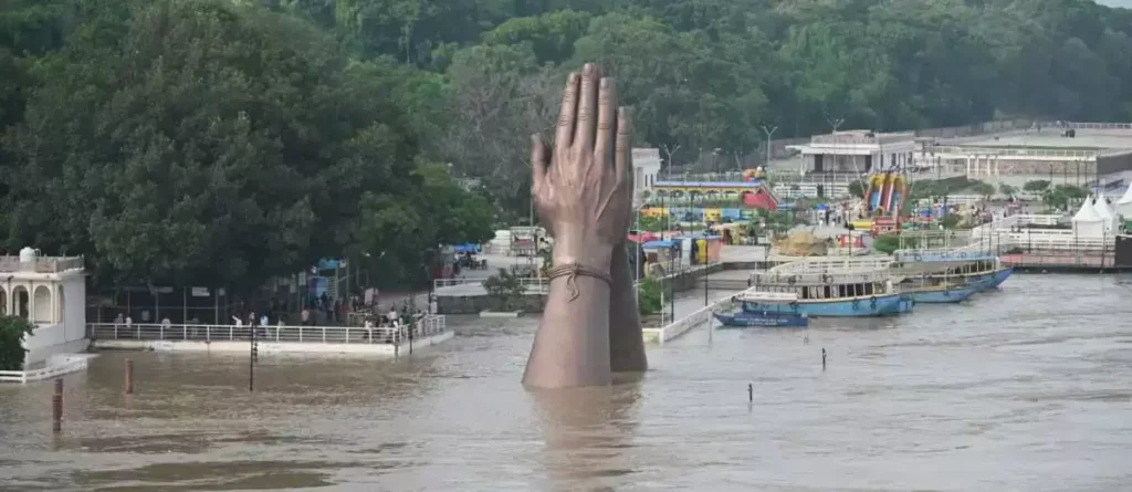 Ganga Flood: गंगा खतरे के निशान के करीब, काशी में बाढ़ का संकट गहराया — मणिकर्णिका घाट तक पहुंचा पानी, शवदाह में बाधा Ganga