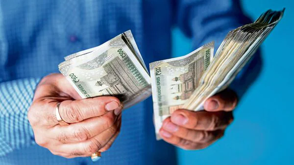 UP में विकास की रफ्तार के साथ बढ़ा कर्ज का बोझ, हर व्यक्ति पर ₹37,500 का ऋण UP