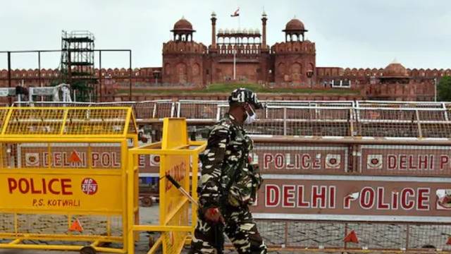 Red Fort Security : 15 अगस्त से पहले लाल किले की सुरक्षा में बड़ी चूक, डमी बम नहीं पकड़ पाए 7 पुलिसकर्मी सस्पेंड Red Fort Security : 15 अगस्त से पहले लाल किले की सुरक्षा में बड़ी चूक, डमी बम नहीं पकड़ पाए 7 पुलिसकर्मी सस्पेंड Red Fort Security : 15 अगस्त से पहले लाल किले की सुरक्षा में बड़ी चूक, डमी बम नहीं पकड़ पाए 7 पुलिसकर्मी सस्पेंड