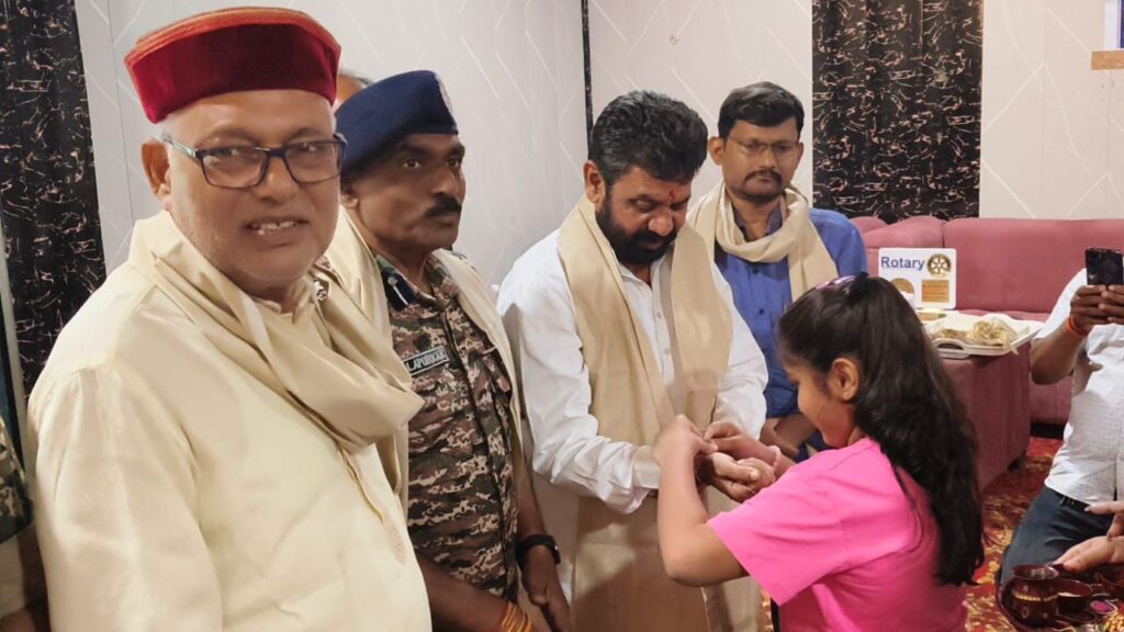 Rotary Club: वाराणसी में सीआरपीएफ, रोटरी क्लब और सृजन न्यास ने मनाया रक्षाबंधन व पौधरोपण कार्यक्रम Rotary Club
