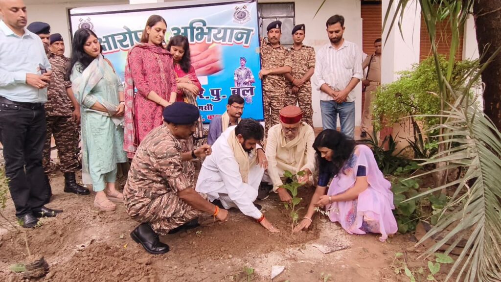 Rotary Club: वाराणसी में सीआरपीएफ, रोटरी क्लब और सृजन न्यास ने मनाया रक्षाबंधन व पौधरोपण कार्यक्रम Rotary Club