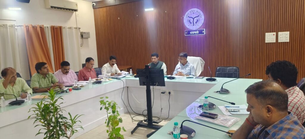 DM Meeting: विकास कार्यों की समीक्षा बैठक में 55 योजनाएं ए श्रेणी में, कम प्रगति पर सख्त हुए जिलाधिकारी DM