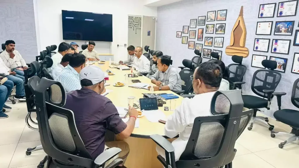विकास कार्यों की समीक्षा बैठक: Mayor अशोक तिवारी ने दिए स्वच्छता अभियान, जल आपूर्ति और सौंदर्यीकरण के निर्देश Mayor