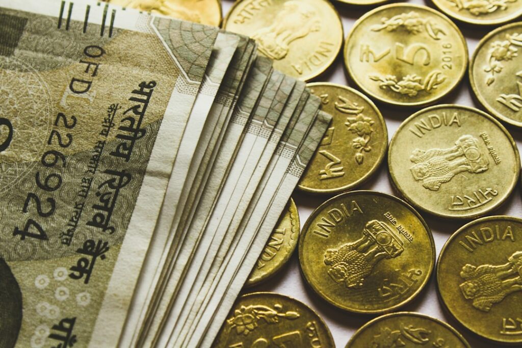 UP में विकास की रफ्तार के साथ बढ़ा कर्ज का बोझ, हर व्यक्ति पर ₹37,500 का ऋण UP